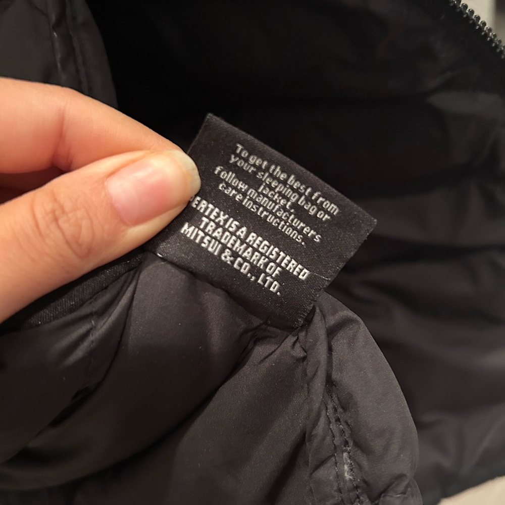 The North Face Women's Quilted Black Puffer Jacket - Picture 14 of 16